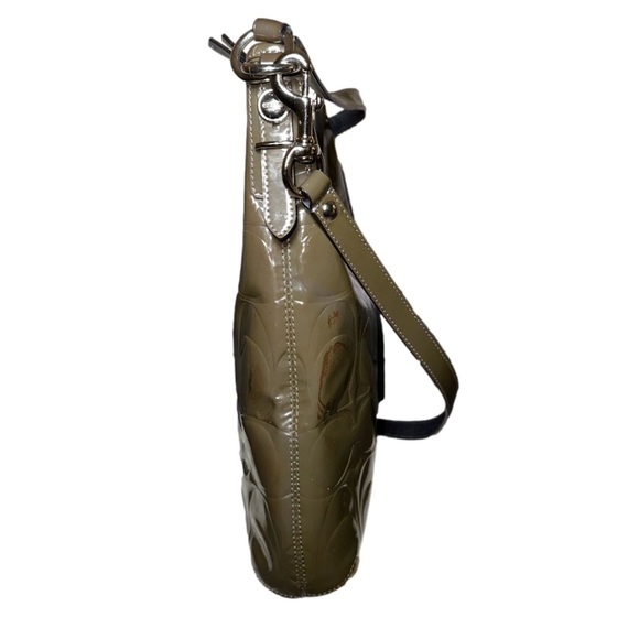 Coach Enamel 2Way Gray Patent Leather Hobo Shoulder Bag Embossed C's & wallet✨ - Picture 6 of 16